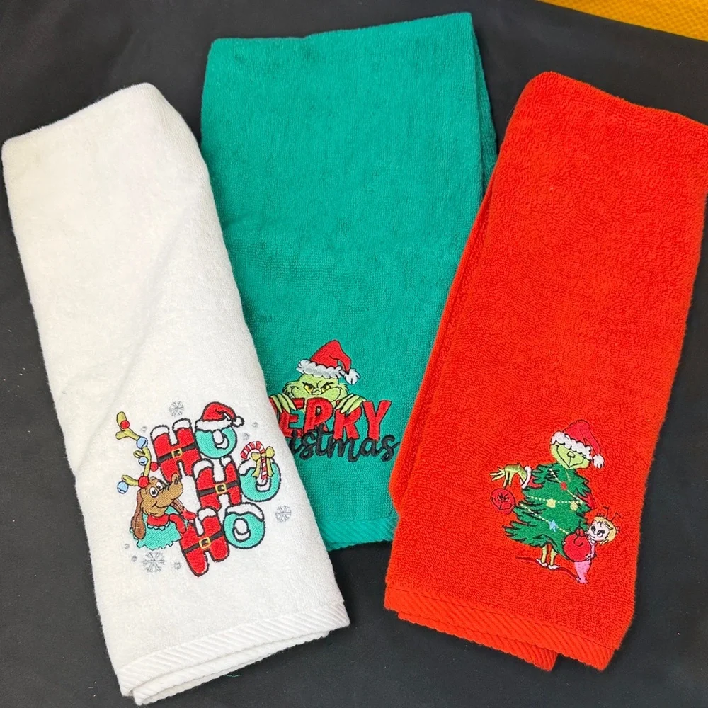 Festive Holiday Bath Towels Set - White, Green, and Red